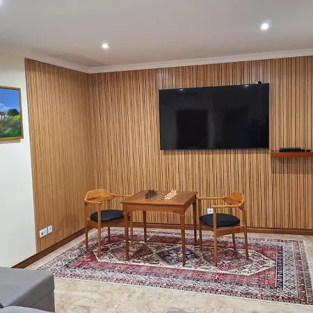 Theo's House דירה *