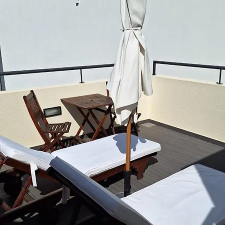 Theo's House Apartment