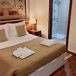 Theo's House Apartman *