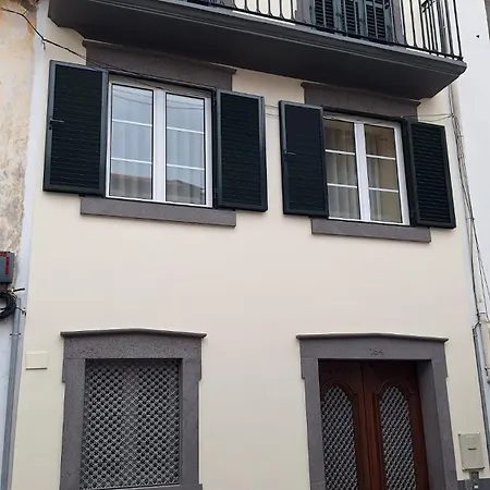 Theo's House アパート